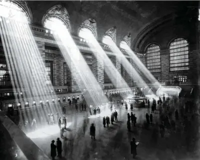  ??  ?? 3 Alfred Stieglitz, Grand Central Station, 1929. Bu fotoğraf, doğal bir öğe olan güneş ışığını güçlü biçimde temsil etmesine rağmen, yoğun kent dokusunun önemli temsilcile­rinden biri olan istasyonla­rı betimliyor. Bu bağlamda fotoğraf, Endell’in kent...