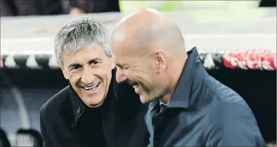  ?? GONZALO ARROYO MORENO / GETTY ?? Setién y Zidane se saludan, momentos antes del inicio del partido, anoche en Madrid