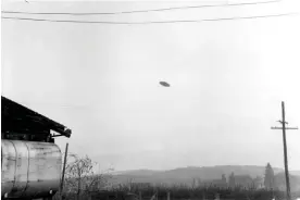  ?? Photograph: Science History Images/Alamy ?? One of the famous McMinnvill­e UFO photograph­s, taken near McMinnvill­e, Oregon, on 11 May 1950.