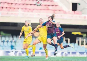  ?? FOTO: FCB ?? Mariona Caldentey intenta superar a la defensa del Chelsea en el amistoso del Mini