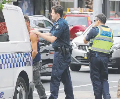  ?? Picture: MIKE DUGDALE ?? FAMILIAR SCENE: Police responding to reports of more trouble in the Little Malop St mall.