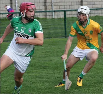  ??  ?? Cloughbawn’s Barry Carton surveys his options as John O’Connor (Shamrocks) waits for his next move.