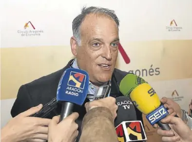  ?? ÁNGEL DE CASTRO ?? Javier Tebas, presidente de LaLiga, en una de sus visitas a Zaragoza.