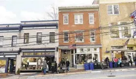  ?? DYLAN SLAGLE/BALTIMORE SUN MEDIA ?? Crew members work outside Jaxon Edwin on Main Street during Gordon Ramsay’s production Feb. 27 in historic downtown Ellicott City.