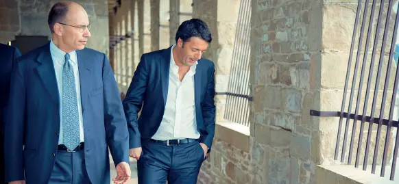  ??  ?? Altri tempi È l’8 giugno 2013, Enrico Letta e Matteo Renzi camminano per Palazzo Vecchio: un mese dopo Renzi annuncerà di volersi candidare a segretario nazionale del Pd
