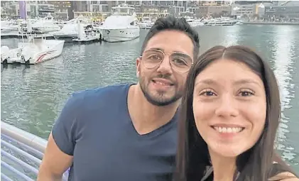  ?? ?? Proyecto trunco. Betiana Sánchez (27) con su novio Salomón, con quien residía en México desde 2023.