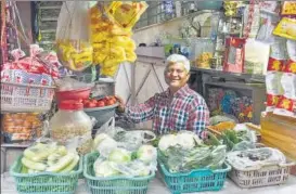  ?? PRAMOD THAKUR/HT ?? ■
Omprakash Yadav, Radha Yadav’s father, at his grocery-and-vegetable shop in Mumbai.