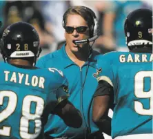  ?? Phil Coale / Associated Press 2007 ?? Jack Del Rio returns to Jacksonvil­le sporting Raiders black, after spending his first nine years as a head coach in Jaguars teal..