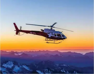  ??  ?? Das Leben muss gefeiert werden: Socar verlost einen Höhenflug im Helikopter.