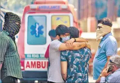  ?? AMAL KS/HT PHOTO ?? Relatives of a Covid-19 victim at Nigambodh Ghat crematoriu­m on Wednesday. All helplines, both government and police, are flooded with frantic calls for help.