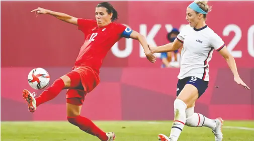  ?? MARTIN BERNETTI/AFP VIA GETTY IMAGES ?? Canada’s Christine Sinclair is marked by USA’S midfielder Julie Ertz during the Olympic semifinal on Monday,
a game Canada won to book a spot in the gold medal final.