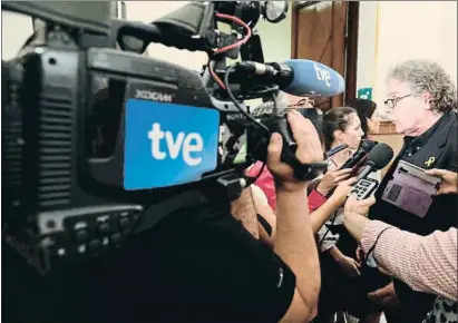  ?? EMILIA GUTIÉRREZ ?? El portavoz de ERC, Joan Tardà, ayer en los pasillos del Congreso