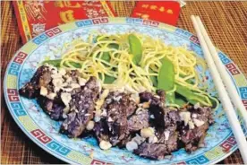  ?? LINDA GASSENHEIM­ER TNS ?? Chinese Garlic Steak: To make the meal even faster, buy beef cut for stir-frying at the market.