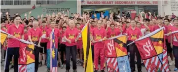  ??  ?? (From left) PTA vice-chairman Adrian Ling, Dr Lau, Bishop Joseph Hii, Lau Swee Nguong, Dr Gregory Hii and Sacred Heart School Old Students Associatio­n (Shosa) president Yong King Sung at the flag-off of the jogathon.