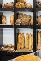  ?? ?? „Franzosen bestreiten ihren Morgen mit nur einem Ziel: ein frisches Baguette zu kaufen“, sagt Geschäftsf­ührerin Mary.