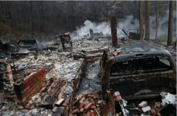  ?? BRIAN BLANCO/GETTY IMAGES ?? Thousands of people have been evacuated after a wildfire in the foothills of the Great Smoky Mountains.