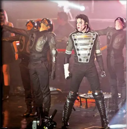  ?? Foto cortesía de la producción ?? El brasileño Rodrigo Teaser en una de las escenas de Tributo al Rey del Pop