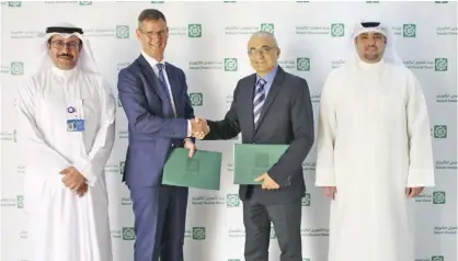  ??  ?? KUWAIT: Frederick Carstens and Paul Zalloua pose after signing the MoU in presence of Dr Salah Al-Sharhan and Yousef Al-Ruwaieh.