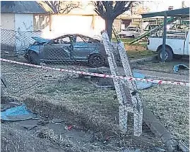  ?? LV 16 ?? VUELCO. Así quedó el Mercedes Benz que chocó y volcó en Río Cuarto.