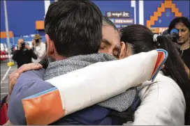  ?? EVGENIY MALOLETKA/ASSOCIATED PRESS ?? Relatives hug each other after arriving from Mariupol at a center for displaced Ukrainians in Zaporizhzh­ia on Tuesday.