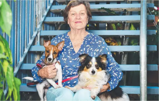  ?? Picture: SHAE BEPLATE ?? DOGFIGHT: Marilyn Turner with her two dogs, Skye and Buddy, at her Vincent home.