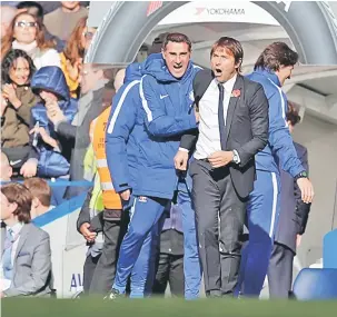  ?? — Gambar Reuetrs ?? GEMBIRA: Conte (kanan) meraikan kemenangan pasukannya sebaik wisel penamat dibunyikan pada aksi liga menentang Watford di Stamford Bridge, London Sabtu lepas.