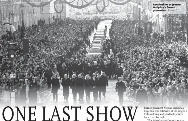  ?? Photo: IC ?? Fans look on at Johnny Hallyday’s funeral procession.