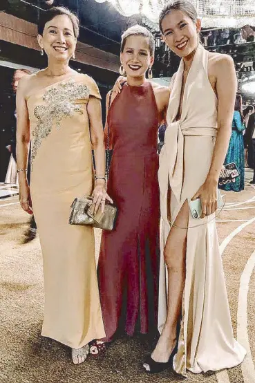  ??  ?? Designer Dani Osmeña (right) dresses up her mom Bettina and sister Andi for a formal event.