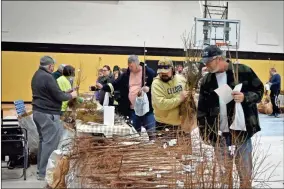  ?? Blake silvers ?? Patrons pick tree saplings at the 2022 Arbor Day giveaway at the Recreation Department.