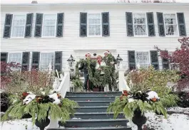  ?? BETH AUDET TORSTAR ?? Scott Langill, left, and Paul Evans are busy decorating the Stocking House. Holiday House Tour chair Lorna Penman says the tour’s going to look “fabulous.”