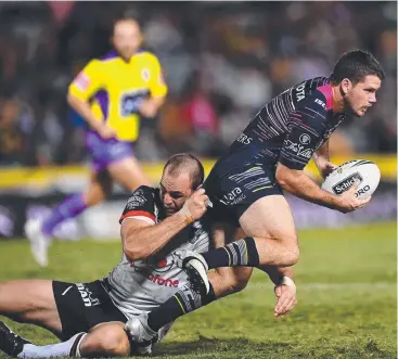  ?? Picture: ZAK SIMMONDS ?? KEEP FOOT DOWN: Cowboys’ Lachlan Coote powers through the Warriors‘ defence.