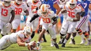  ?? TENNESSEE ATHLETICS PHOTO/ANDREW FERGUSON ?? Henry To’o To’o’s recovery of a Kyle Trask fumble midway through the first quarter served as one of the rare highlights for Tennessee during last year’s 34-3 loss to Florida in Gainesvill­e. The Gators have won 14 of the past 15 series meetings entering this weekend’s matchup in Knoxville.