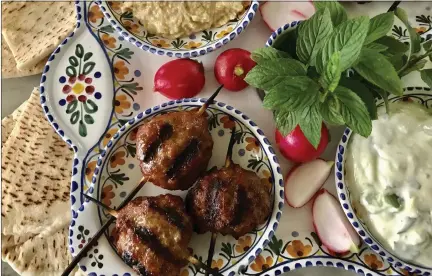  ?? PHOTO BY CATHY THOMAS ?? Grilled sausage kebabs can be served with a variety of accompanim­ents, including hummus, pita bread, radishes or tzatziki.
3