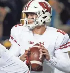  ?? MARK HOFFMAN / MILWAUKEE JOURNAL SENTINEL ?? Wisconsin quarterbac­k Alex Hornibrook also suffered a concussion as a redshirt freshman in 2016.