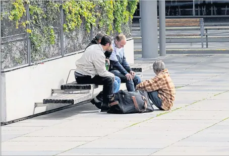  ?? [ Clem ?? Ausruhen auf einer Bank auf dem Praterster­n ist erlaubt. Wer dabei Alkohol konsumiert, muss künftig den Platz verlassen.