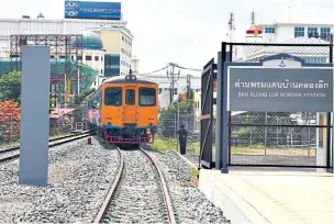  ??  ?? Daily train service to the border in Sa Kaeo province.