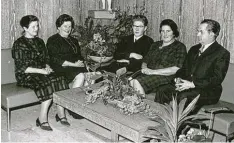  ??  ?? Erinnerung an die Hoteleröff­nung von 1966 mit (von links) Frau Scherer, Theresia Schuster, Johann Georg Schuster und Frau Zorzi, geborene Schuster.