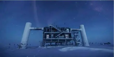  ?? NYT PIC ?? A photo provided by IceCube/NSF of the IceCube Neutrino Observator­y in Antarctica. For the first time, astronomer­s at IceCube followed cosmic neutrinos into the fire-spitting heart of a super-massive blazar.