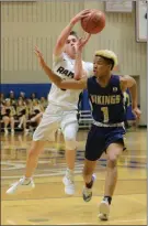  ?? OWEN MCCUE - MEDIANEWS GROUP ?? Spring-Ford’s Michael Fitzgerald (5) drives and passes to a teammate as Upper Merion’s Ty Jones defends during their PAC playoff game at Spring-Ford on Feb. 5.