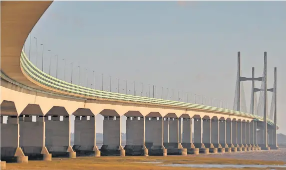  ?? Richard Swingler ?? > The Second Severn Crossing, spanning the River Severn between England and Wales