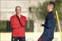  ?? ARMANDO FRANCA — THE ASSOCIATED PRESS ?? Portugal coach Roberto Martinez watches Cristiano Ronaldo, right, during a team training session in Oeiras on Tuesday.