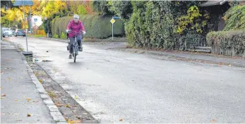  ?? FOTO: ISABEL DE PLACIDO ?? Die Schachener Straße ist marode und wird als Fahrradstr­aße ausgebaut.