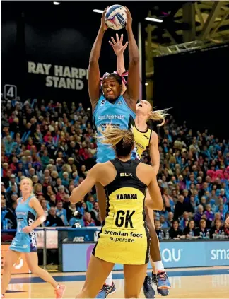  ?? PHOTOS: JOHN HAWKINS/FAIRFAX NZ ?? Southern Steel goal shoot Jhaniele Fowler-Reid towers over her opponents during the ANZ Premiershi­p final in Invercargi­ll last night.