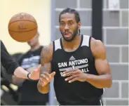  ?? Ron Cortes / Ronald Cortes ?? The Spurs’ Kawhi Leonard, recovering from an ankle injury, practices Saturday. He will play Sunday.