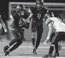  ?? Juan DeLeon Contributo­r ?? Foster ‘s Wesley Asenuga (5) finds some running room against Hutto during Friday’s game at Waller ISD Stadium.