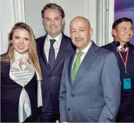  ??  ?? EVENTO. Carlos Salinas de Gortari, con Aurelio Nuño y su esposa María Aliaga.