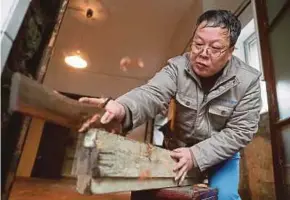  ?? AFP PIC ?? Carpenter Ma Jiale working in an old building in Shanghai recently.