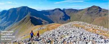  ?? ?? Heading from Stob Coire a’ Chairn towards Am Bodach.