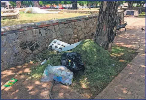  ??  ?? Los robos se han incrementa­do, las familias están hartas del pésimo estado de las calles, ya hay feria de San Román