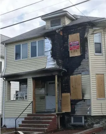  ?? RICK SOBEY / BOSTON HERALD ?? AFTERMATH: Megan Latanowich and her 3-year-old daughter were trapped upstairs early Monday when a fire broke out at their home on Brookings Street in Medford. The fire’s cause is undetermin­ed, but not suspicious.